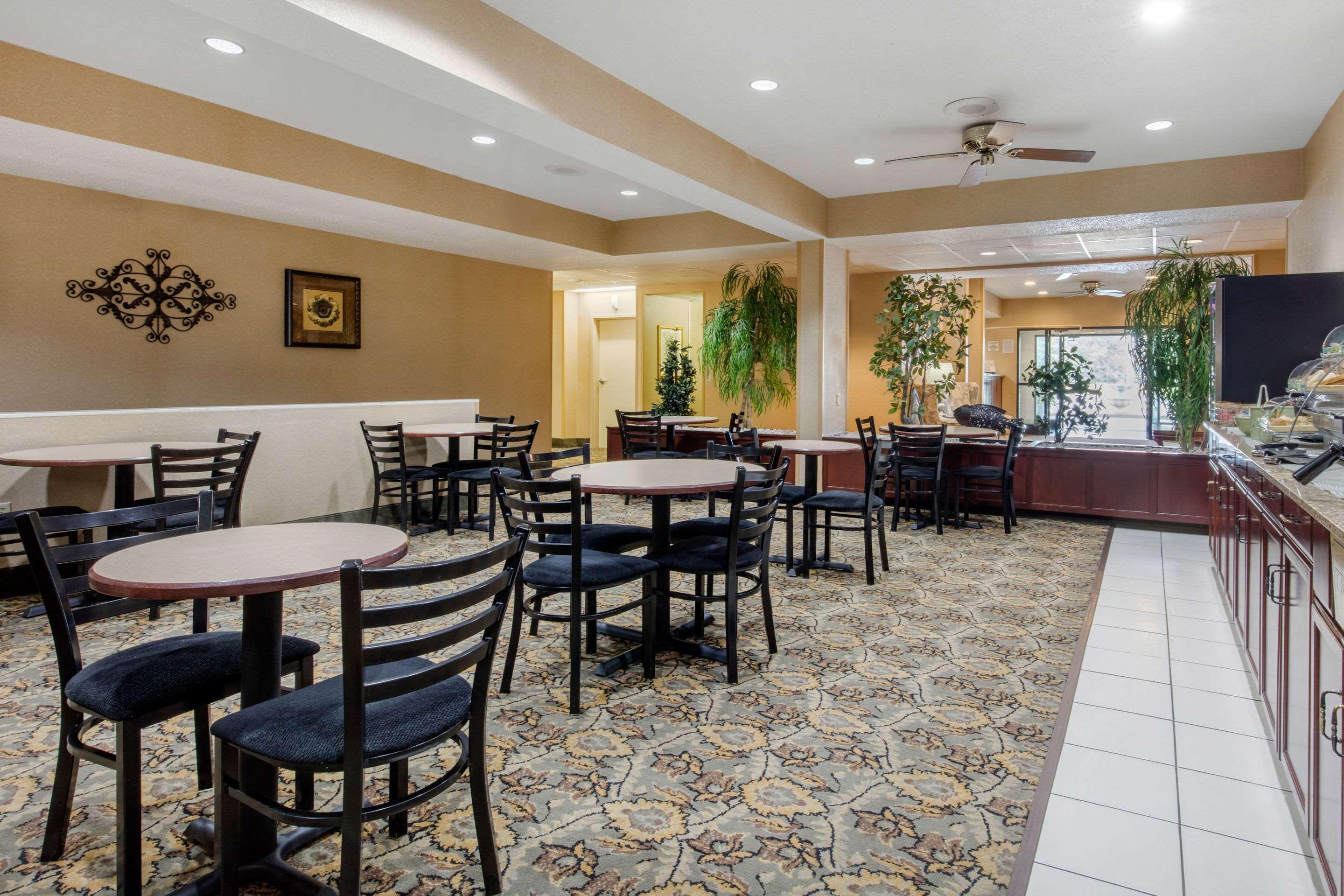 Quality Inn&Suites Benton - Draffenville Exterior foto