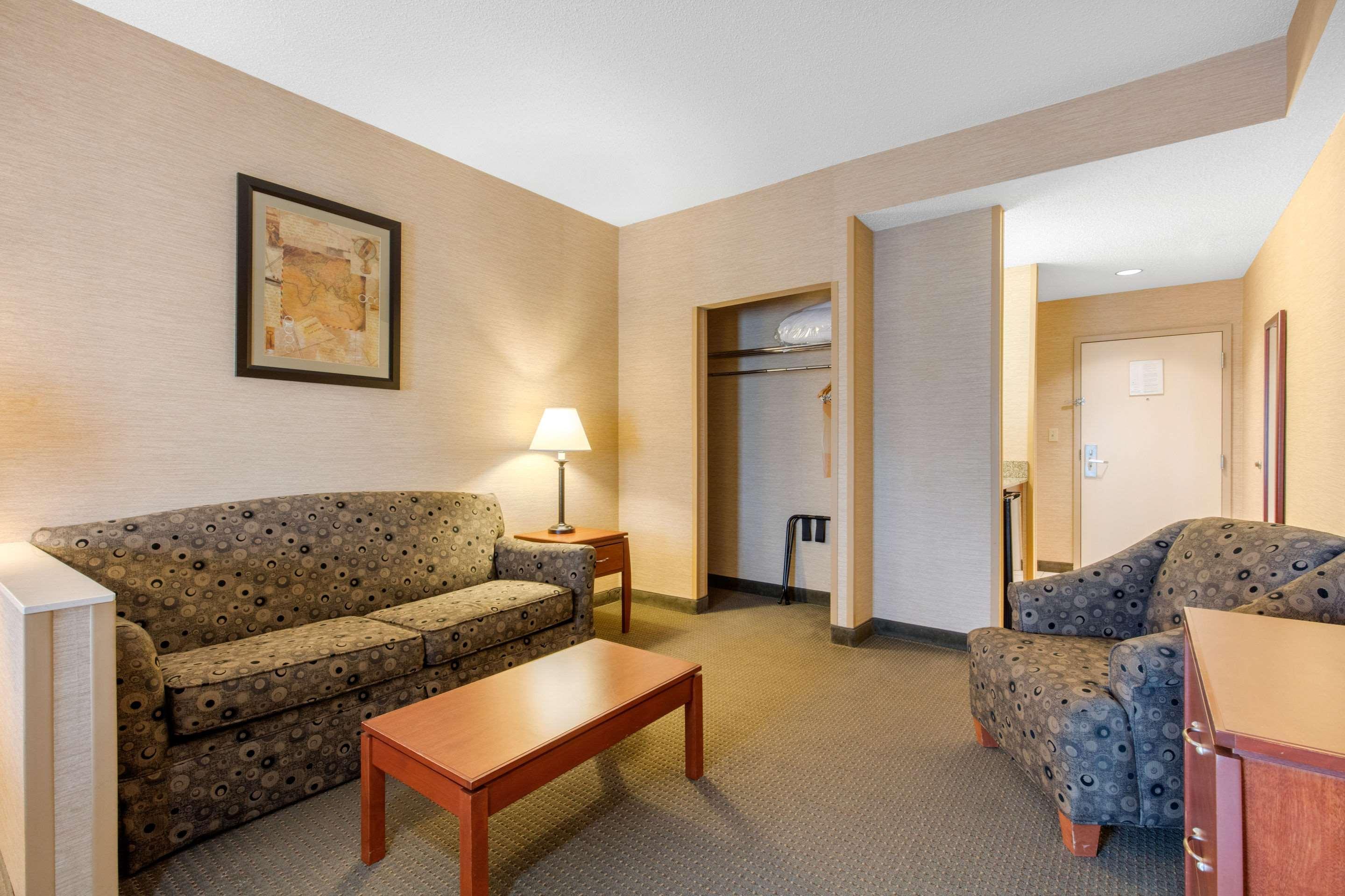 Quality Inn&Suites Benton - Draffenville Exterior foto