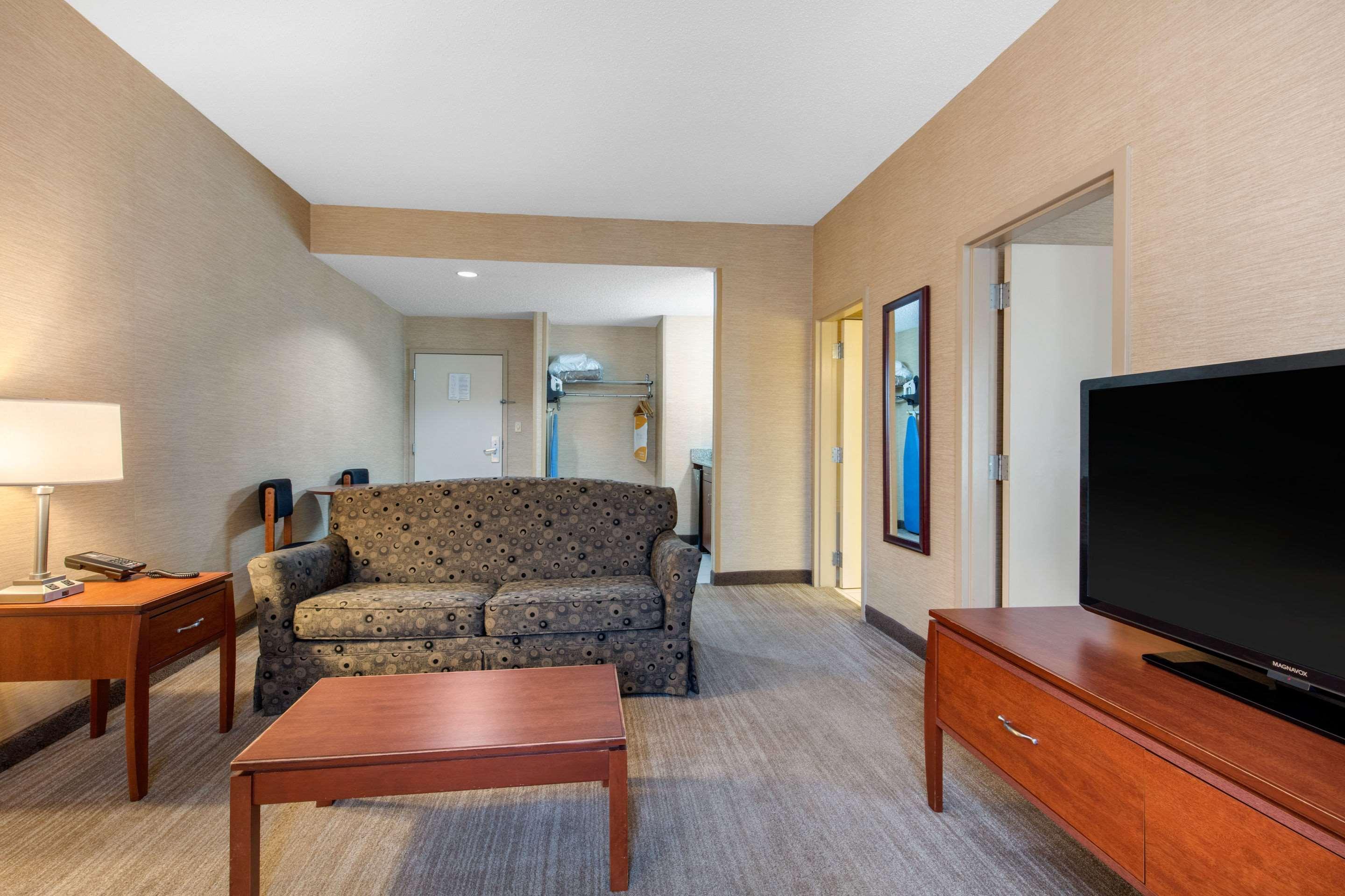 Quality Inn&Suites Benton - Draffenville Exterior foto